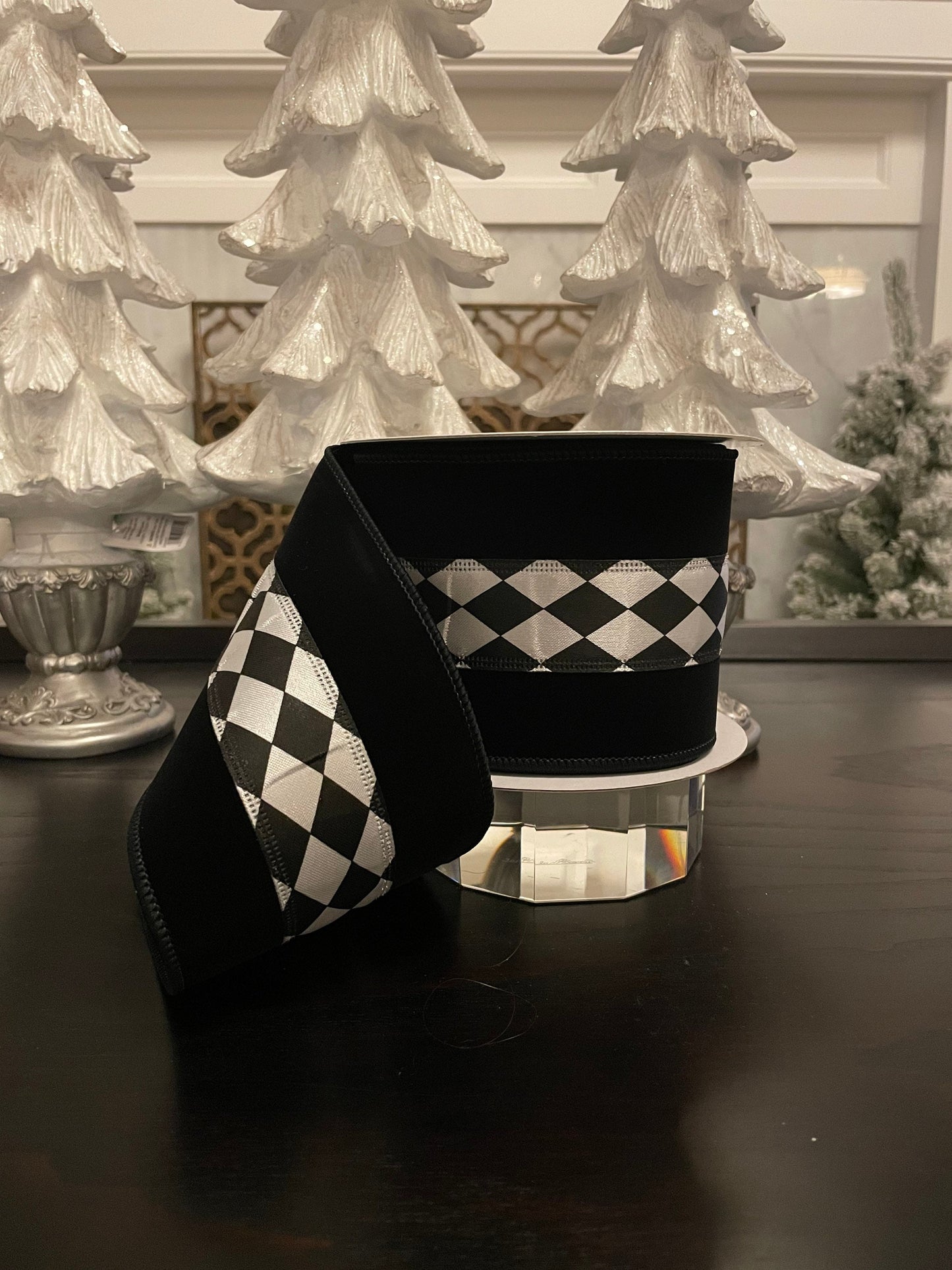 Center diamonds ribbon. Black and white 4”x 10 yards. Wired.*