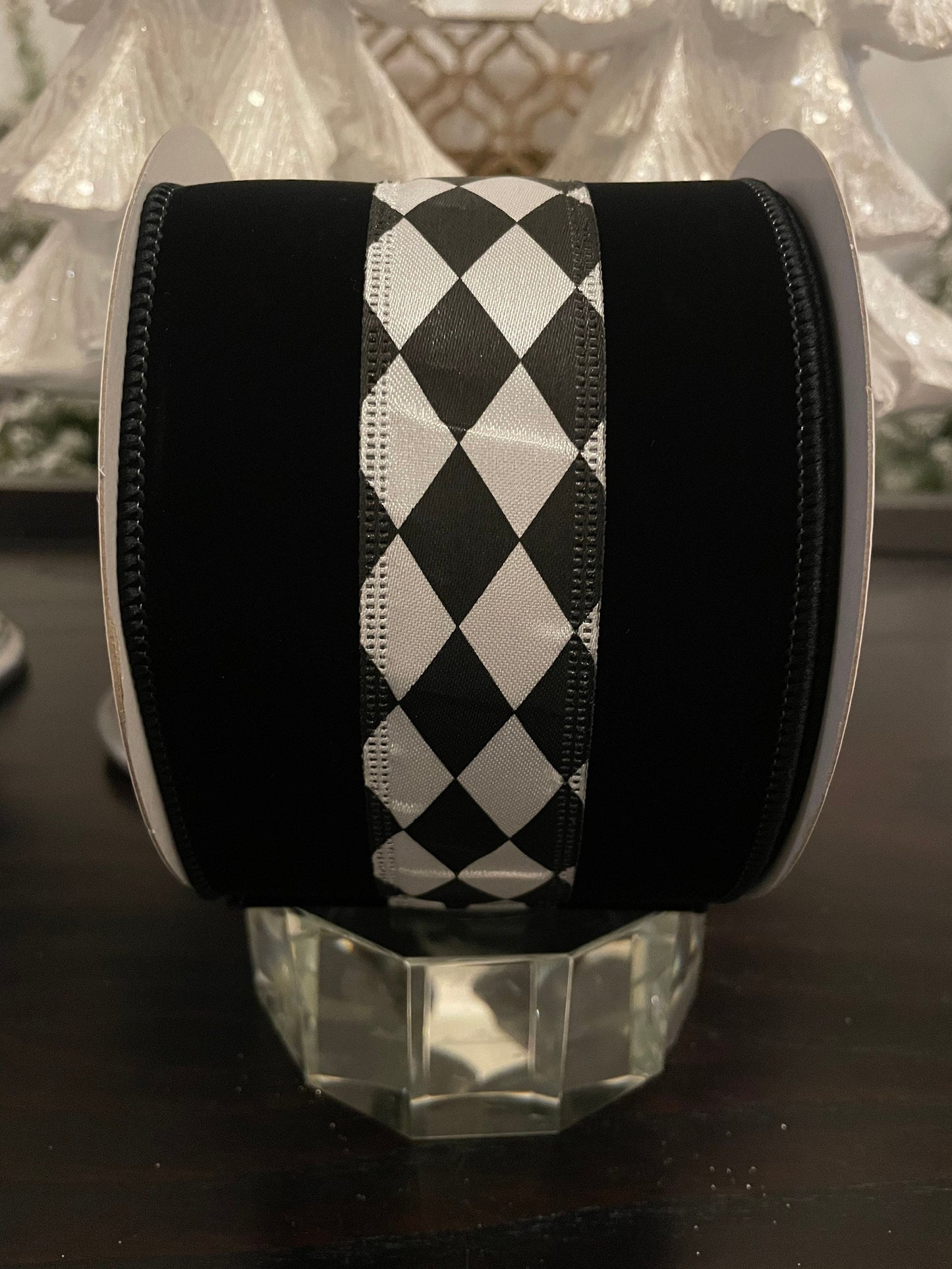 Center diamonds ribbon. Black and white 4”x 10 yards. Wired.*