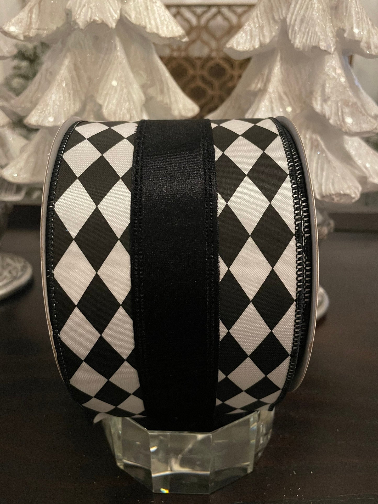Queen of diamonds ribbon. Black and white 4”x 10 yards. Velvet center. Wired.*