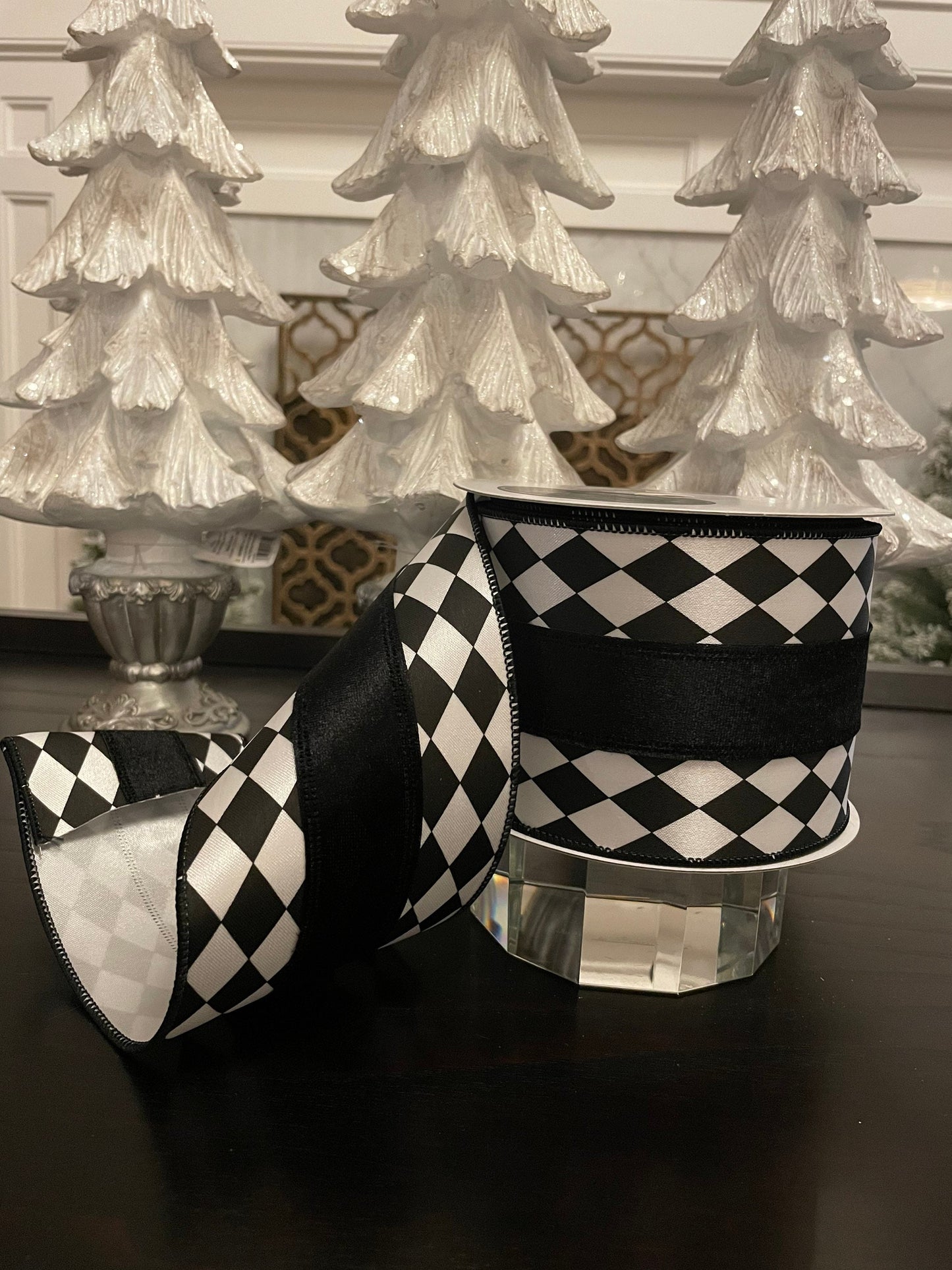 Queen of diamonds ribbon. Black and white 4”x 10 yards. Velvet center. Wired.*