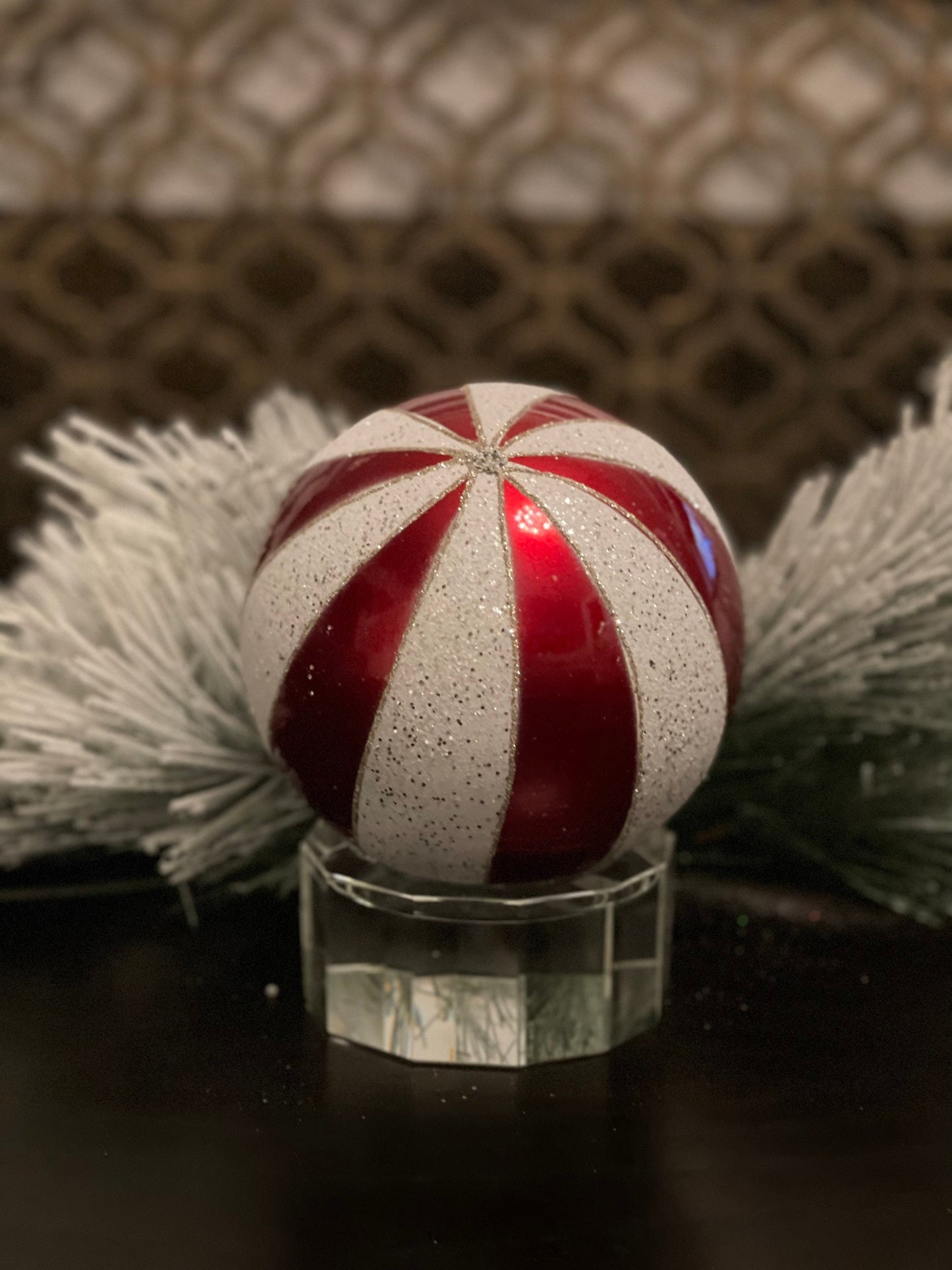 Ball 150mm candy cane red/white. Glitter.*