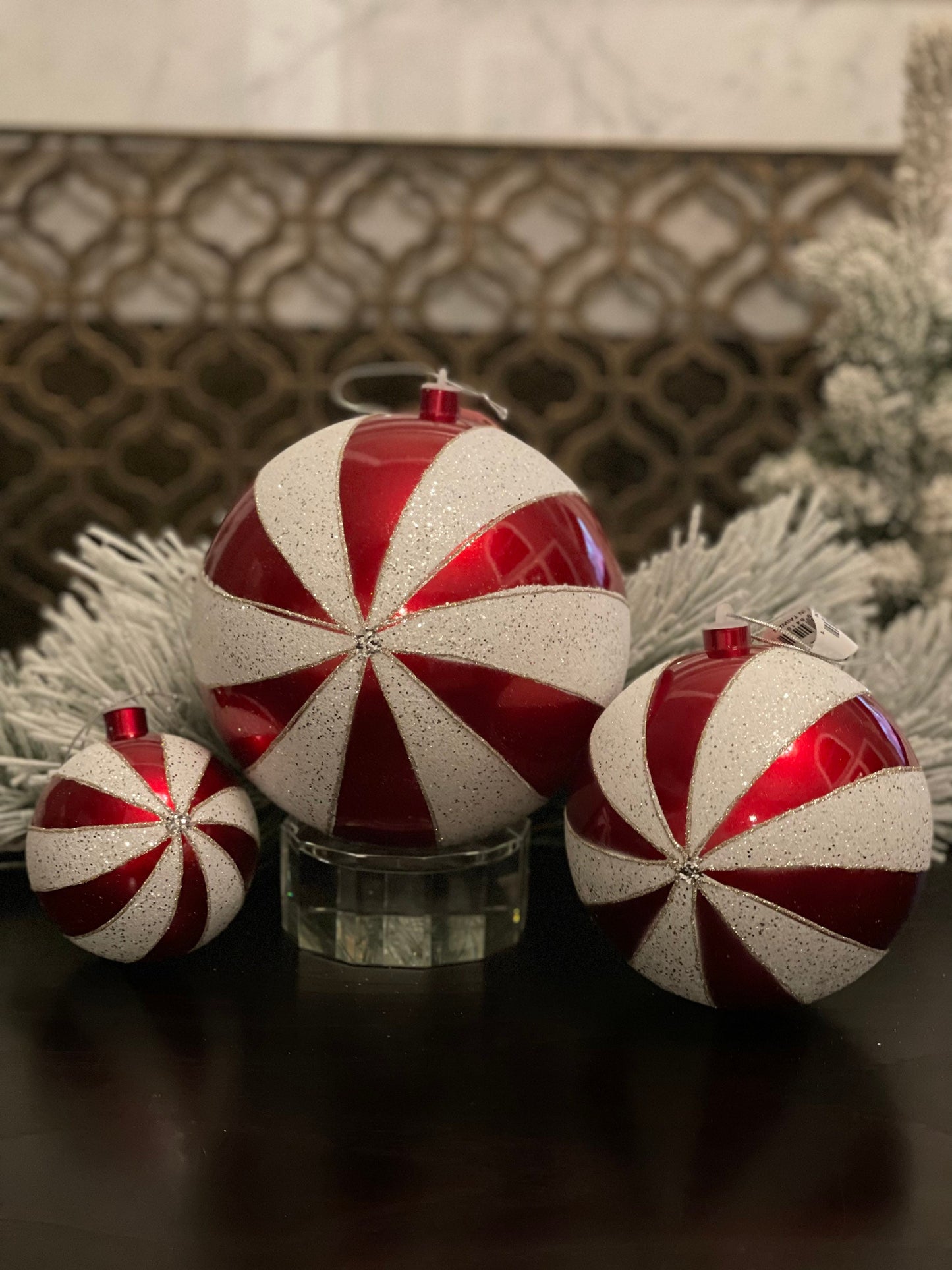 Ball 150mm candy cane red/white. Glitter.*