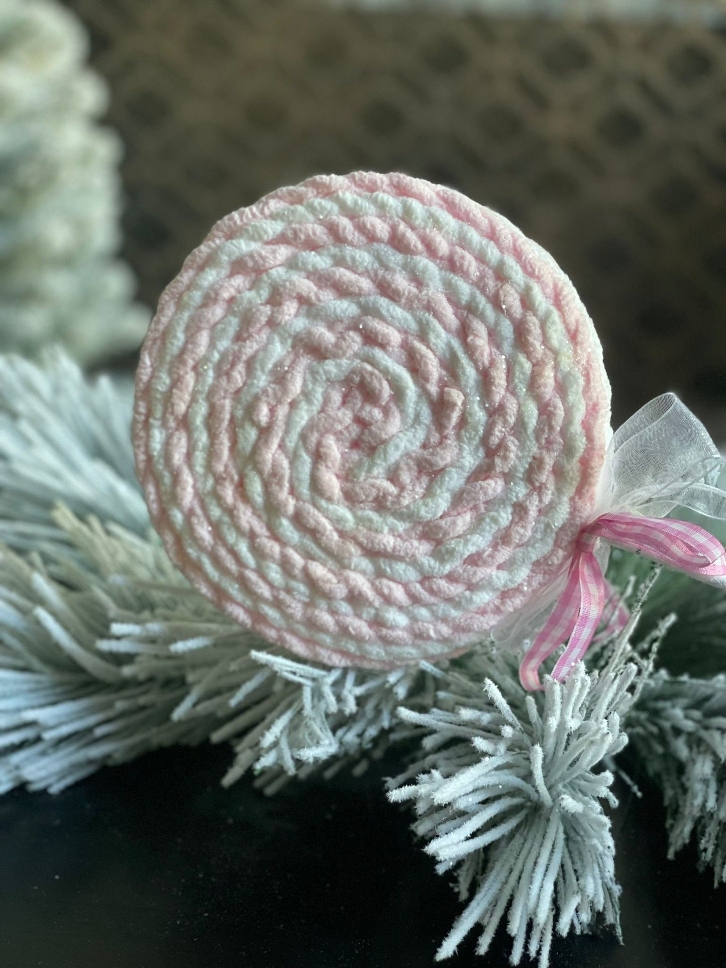 20"Fabric frosting lolipop w/bow stem.*