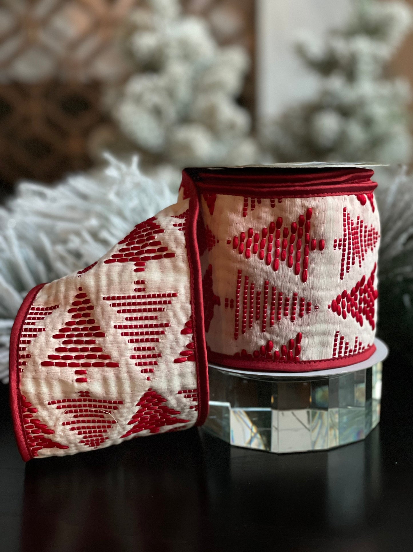 4"x5 yds. Jacquard tree ribbon red. Wired.
