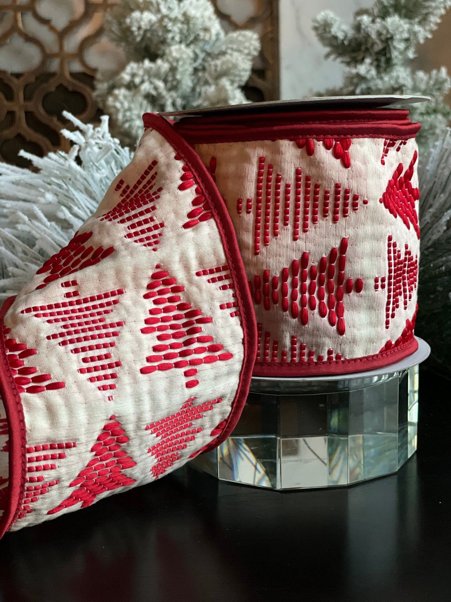 4"x5 yds. Jacquard tree ribbon red. Wired.