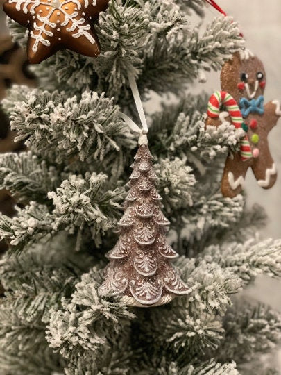 5.5” resin gingerbread tree