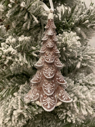 5.5” resin gingerbread tree