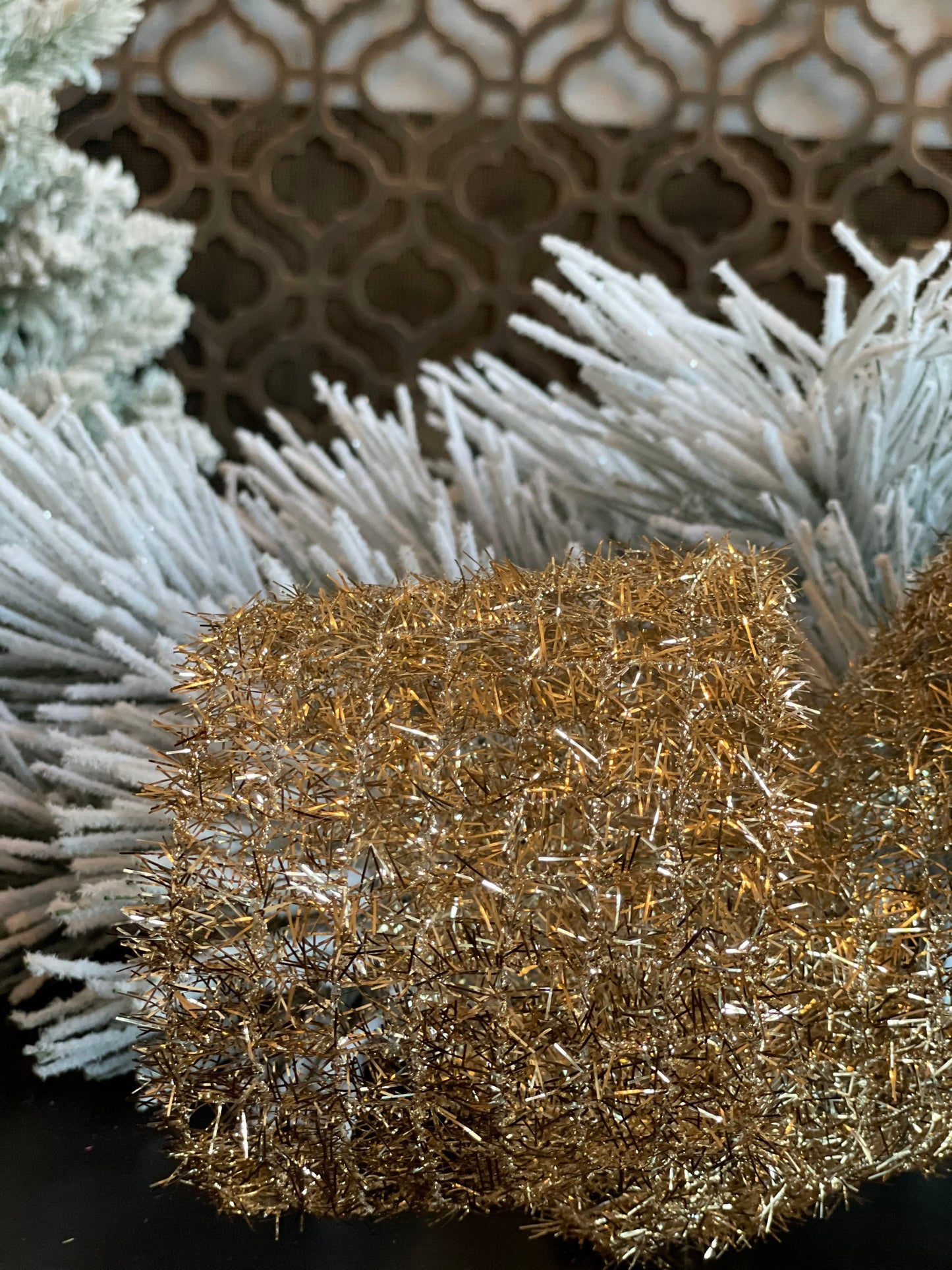 4"x10 yds. or 2.5”x 10yds. tinsel ribbon. Champagne. Wired.