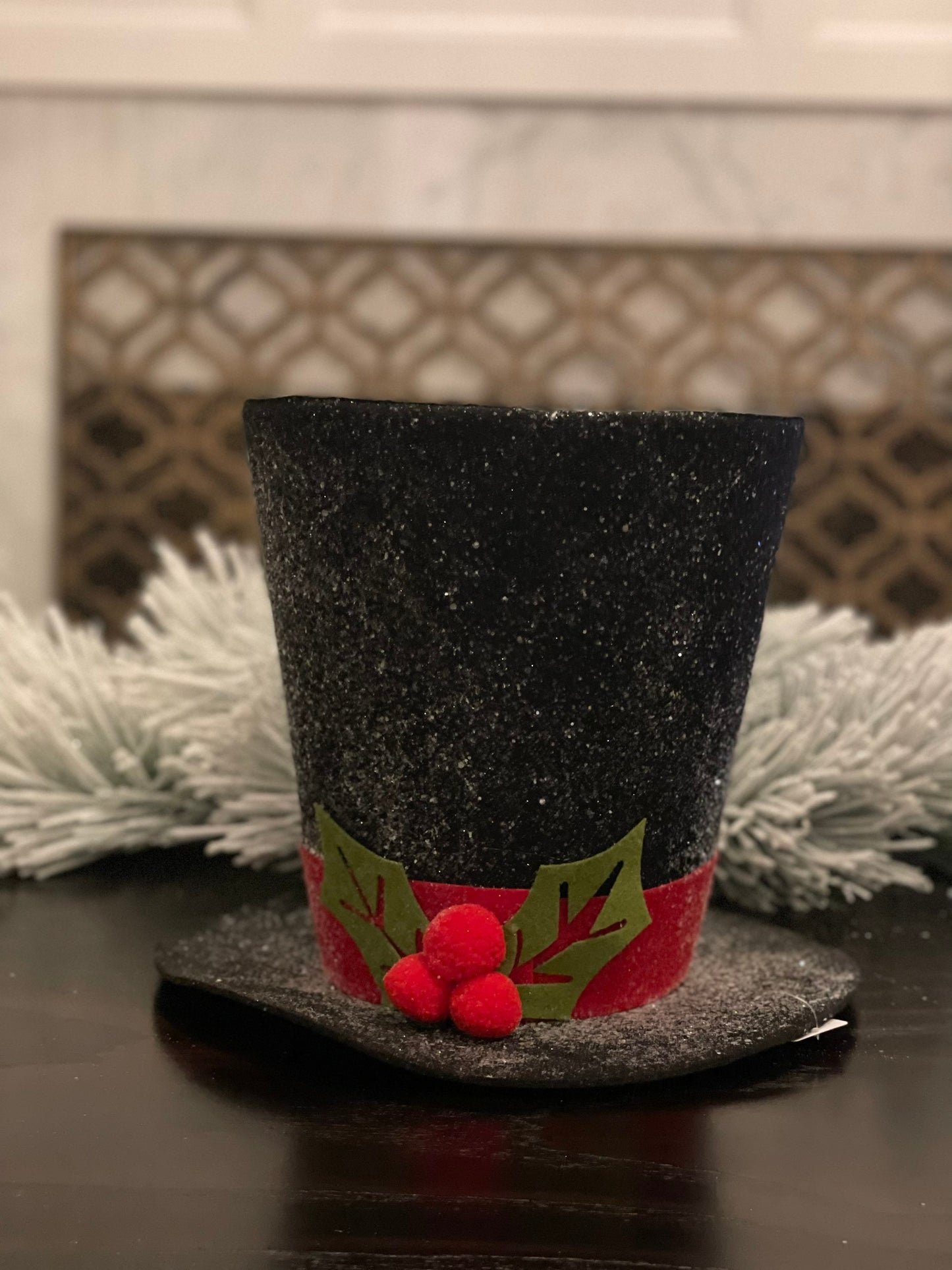 11" Glitter top hat with Holly