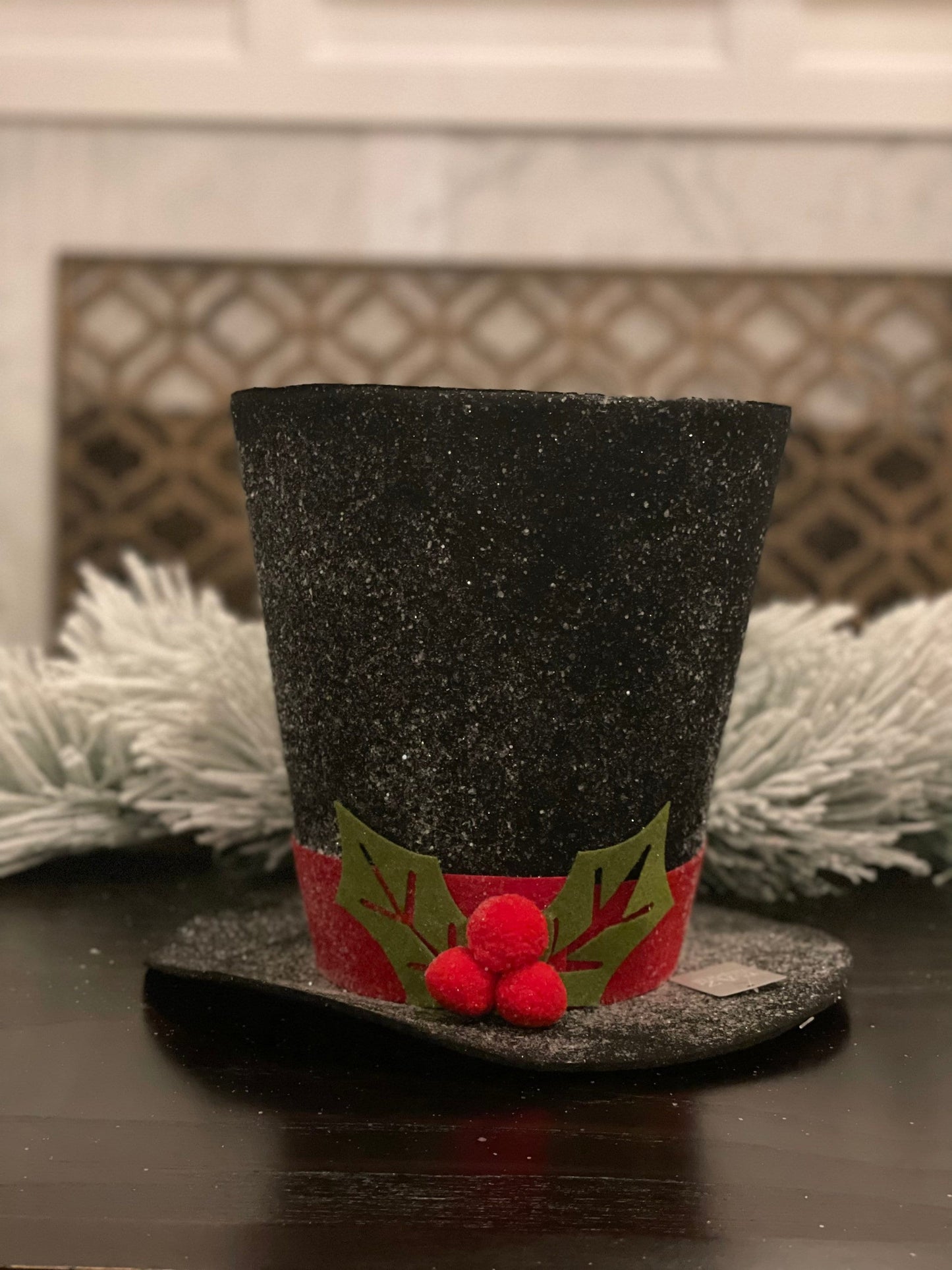 11" Glitter top hat with Holly