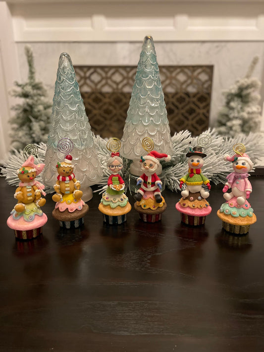 Handmade Cupcake set of 6. Cupcake place card holder. Cupcake Santa, Gingerbread and snowman. Polymer clay. Handmade.