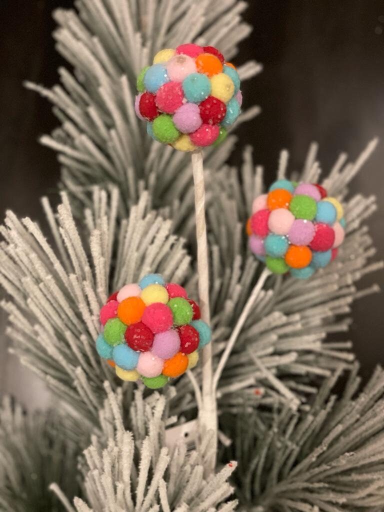 13" Pom pom ball spray