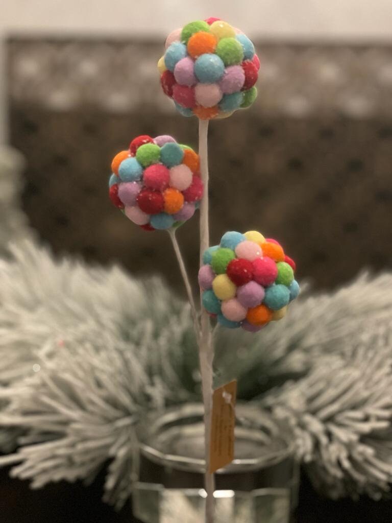 13" Pom pom ball spray