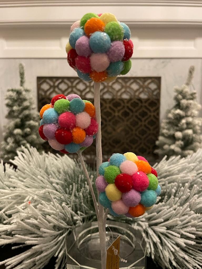 13" Pom pom ball spray