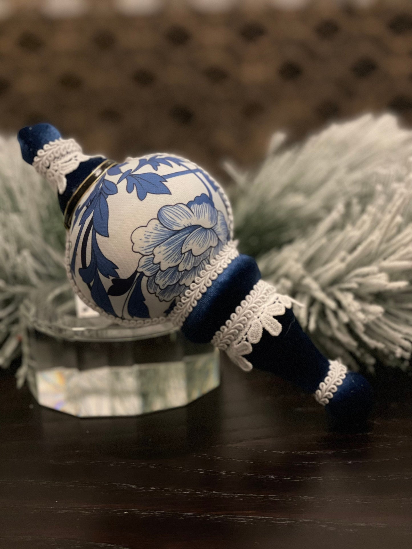 9” Finial blue and white