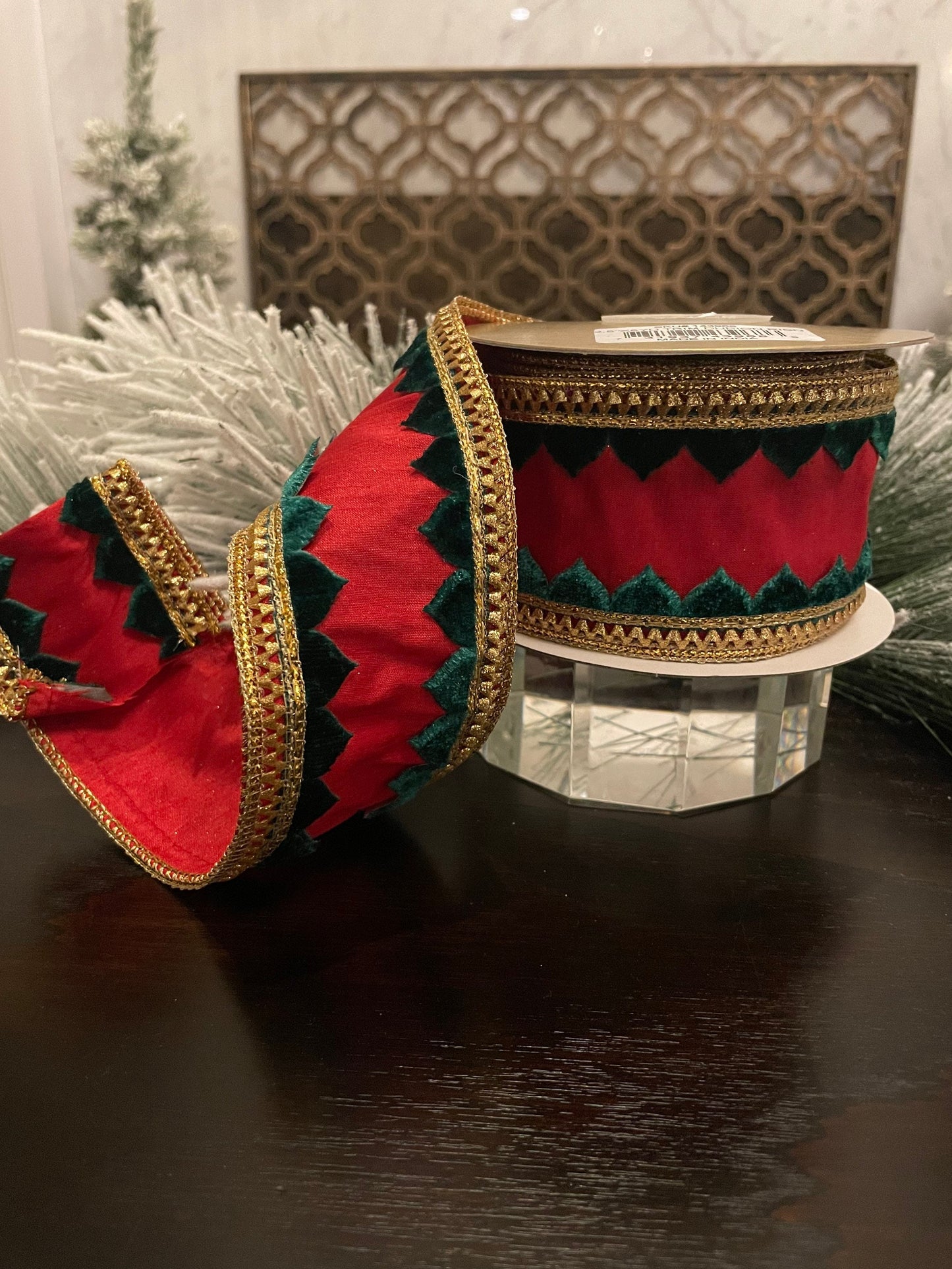 2.5"X 5 yds. Trim dupion ribbon. Red dupion and green velvet. Gold edges. Wired.*