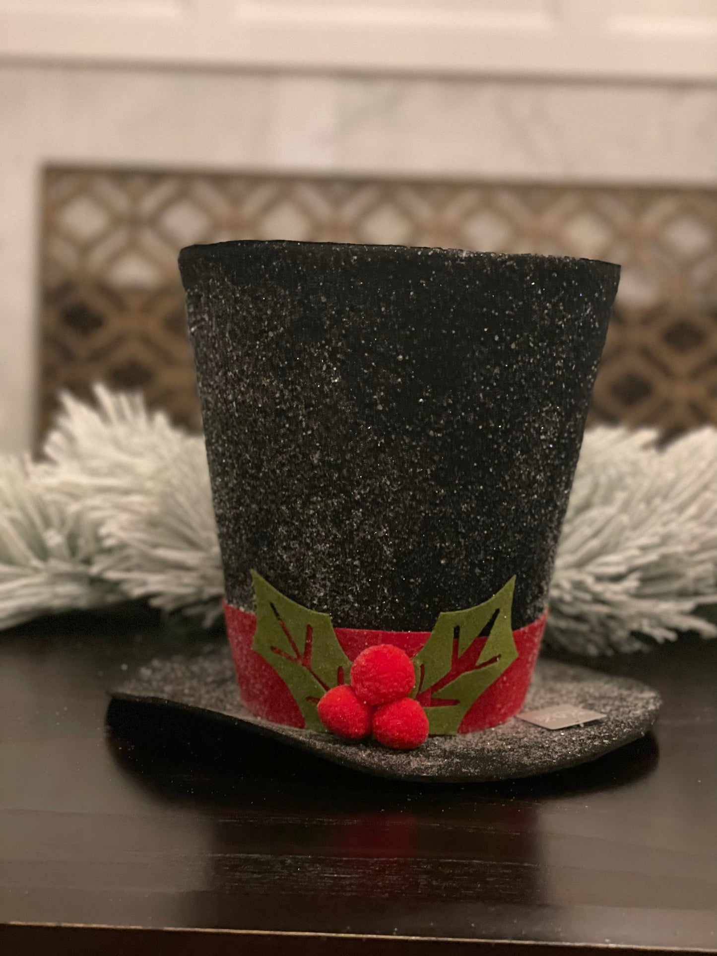 11" Glitter top hat with Holly