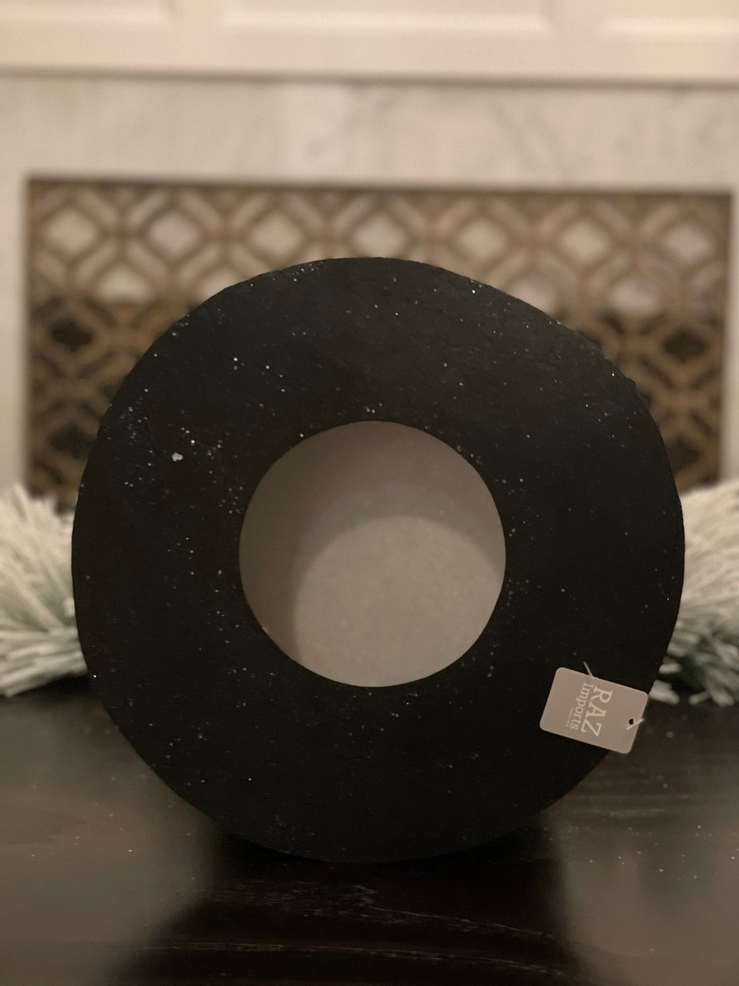 11" Glitter top hat with Holly