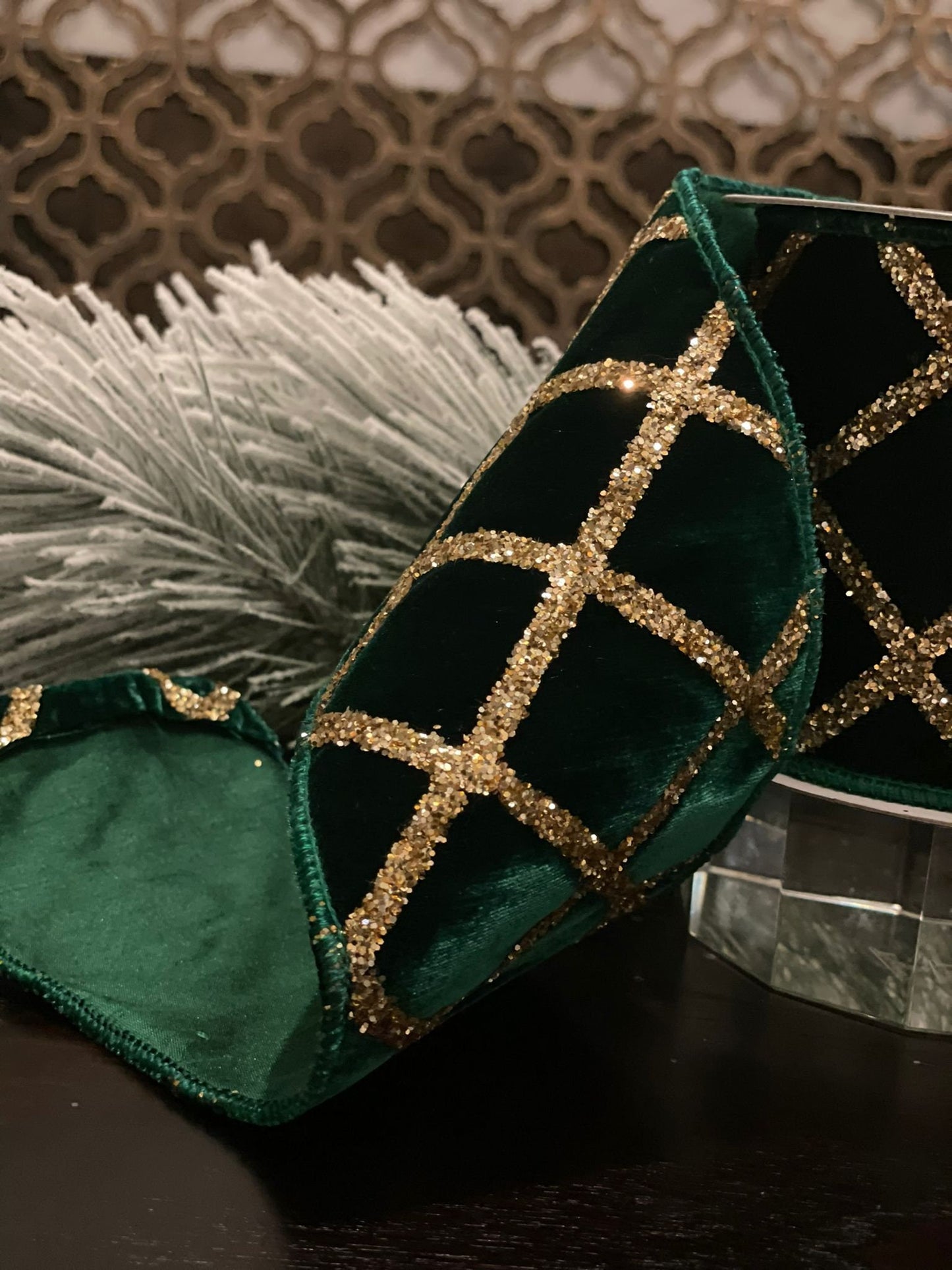4” x 5 yds. Velvet glitter lattice emerald green. Wired.
