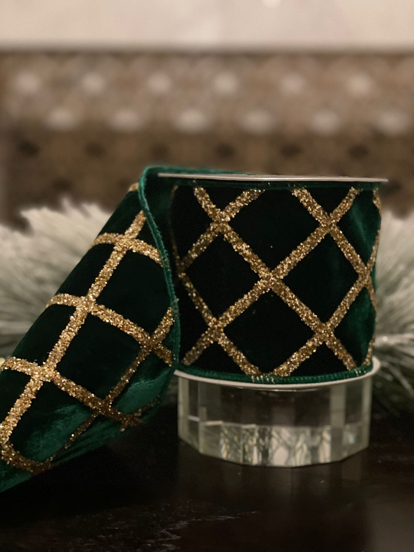 4” x 5 yds. Velvet glitter lattice emerald green. Wired.