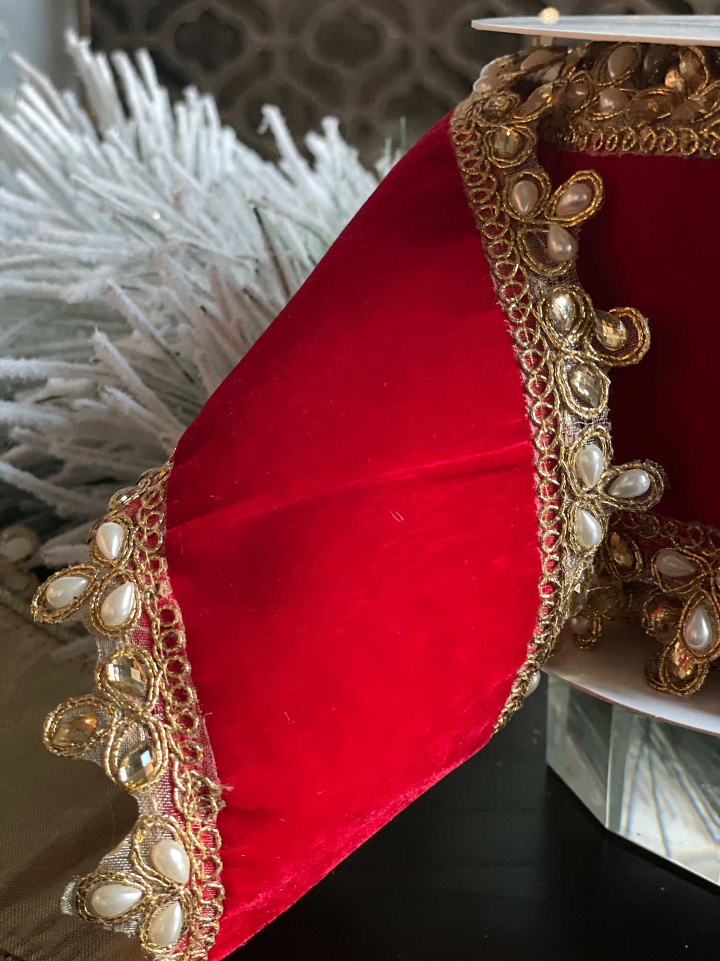 4”x 5 yds. velvet pearl / jewel edge double side ribbon. Red. Wired.