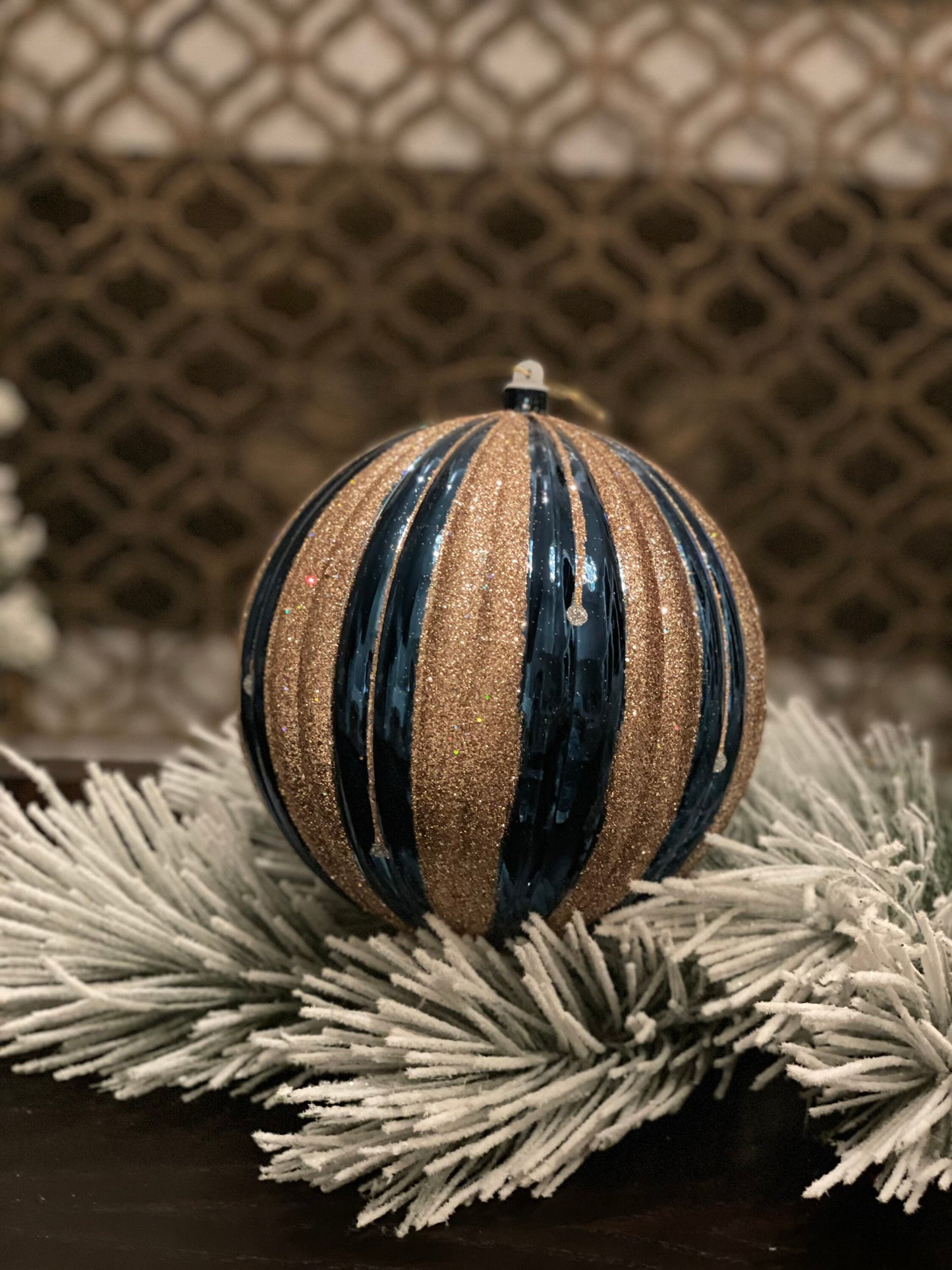 Ball 200mm striped ball. Shiny dark blue/sand gold and silver.