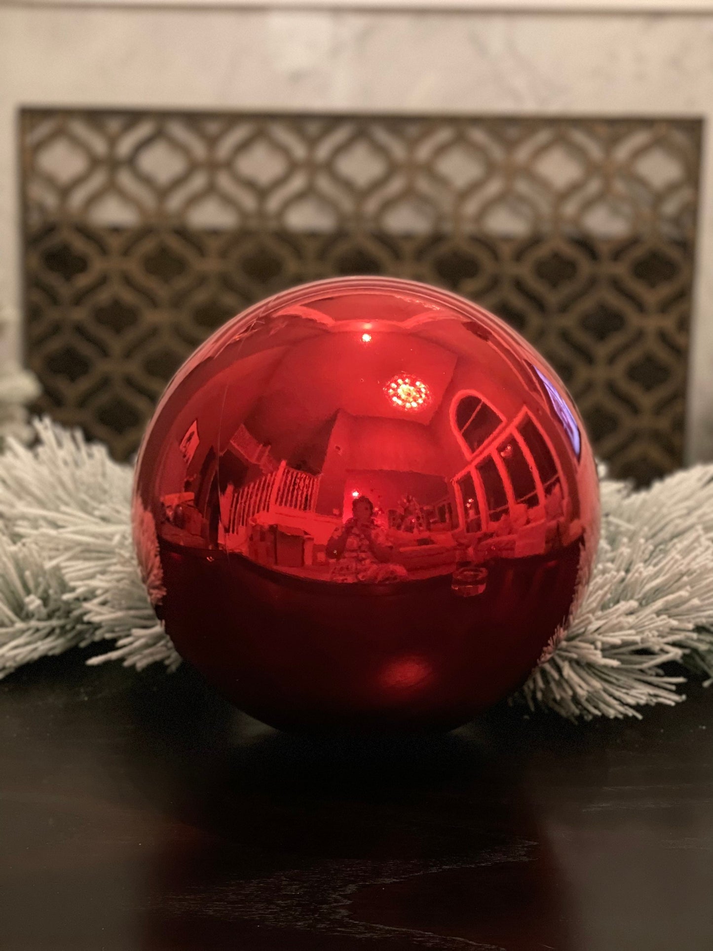 Ball shiny 300mm red. Plastic. Shatterproof.