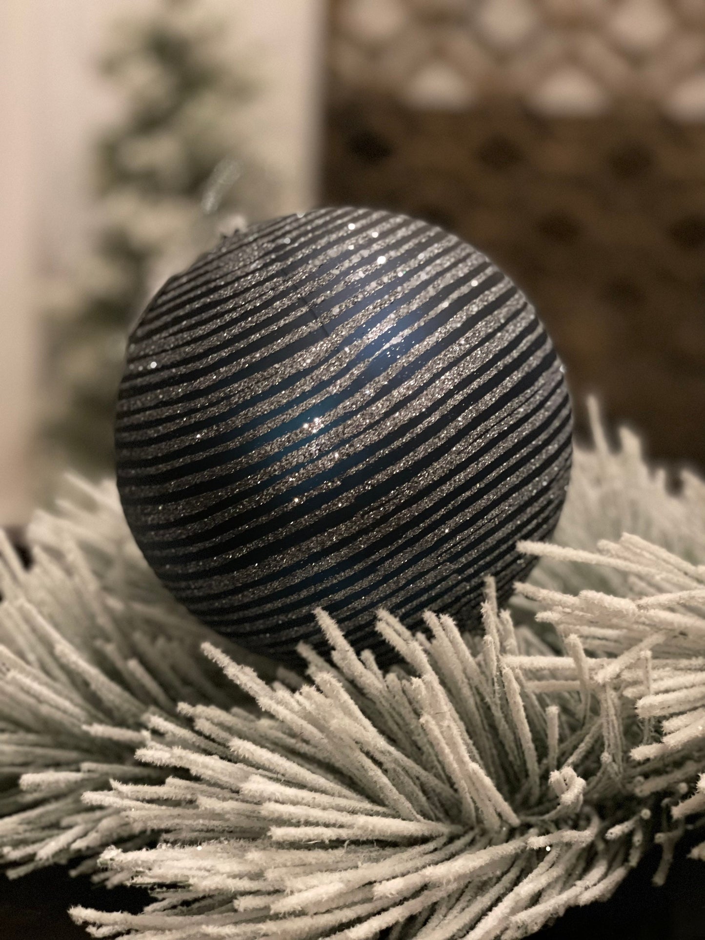 Ball 150mm matte blue chrome glitter. Plastic.