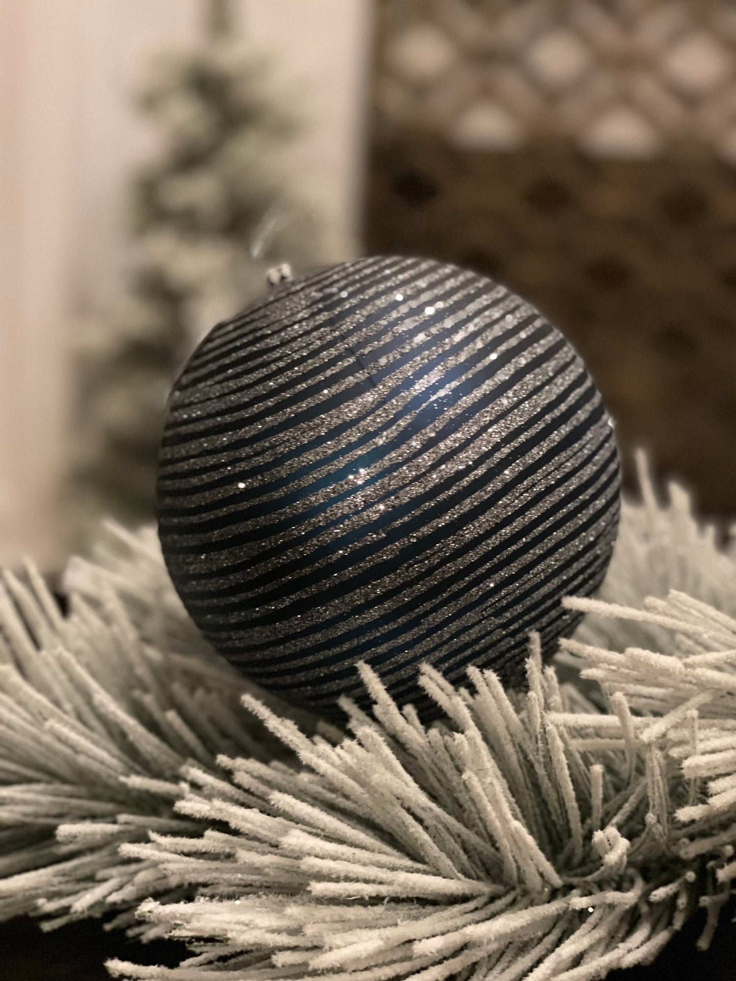 Ball 150mm matte blue chrome glitter. Plastic.