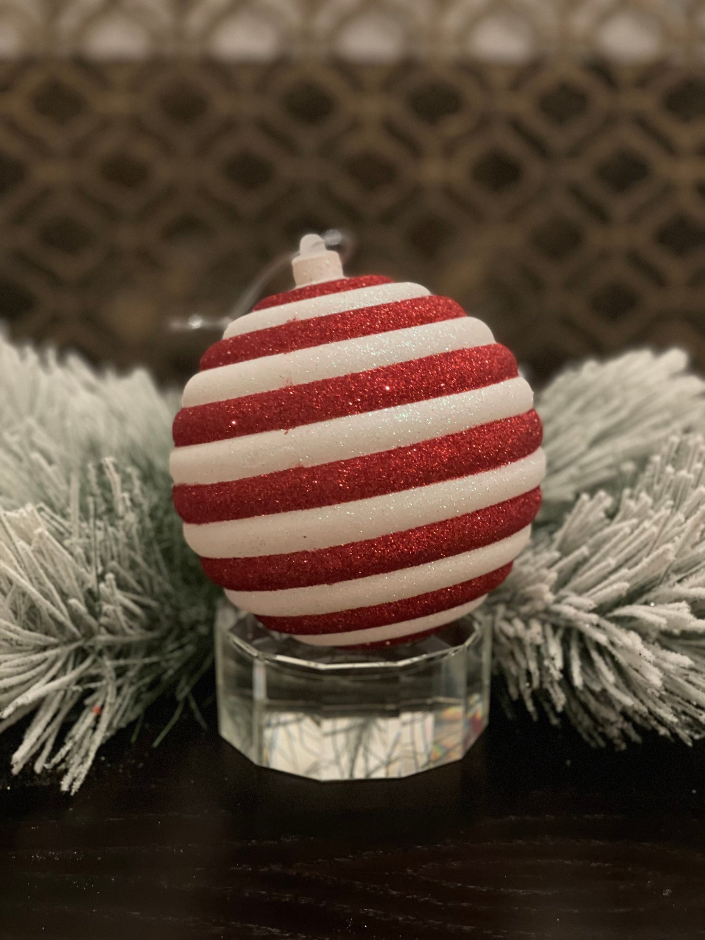 Ball 150mm stripe red/white. Plastic.