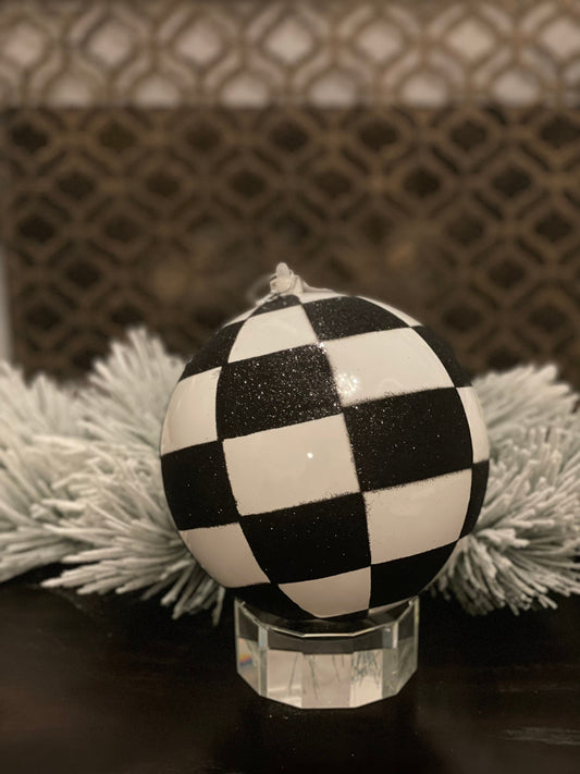 Ball 200mm checkered black/white