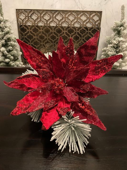XXL Clip Poinsettia beaded red. 17” tip to tip.