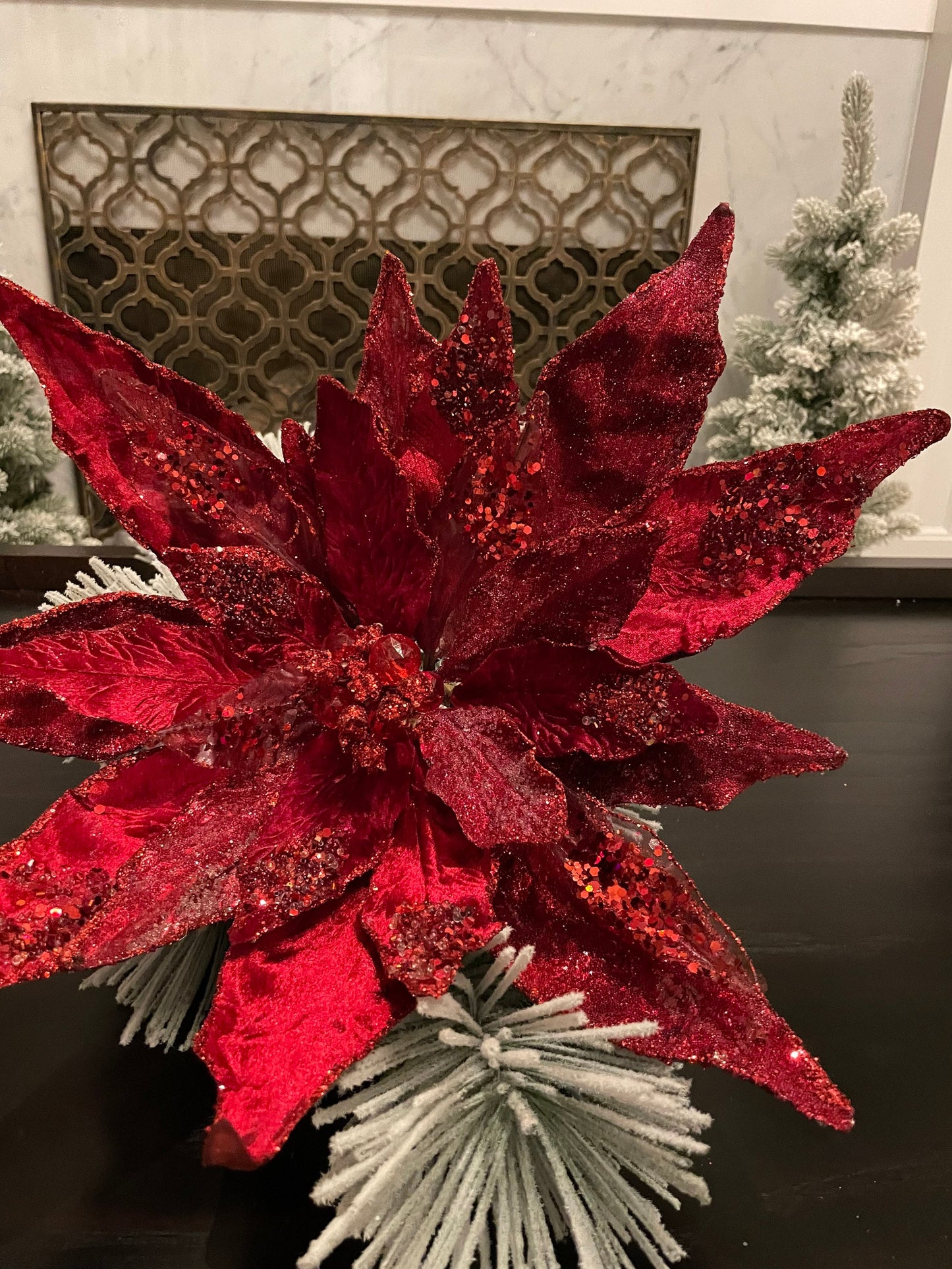 XXL Clip Poinsettia beaded red. 17” tip to tip.