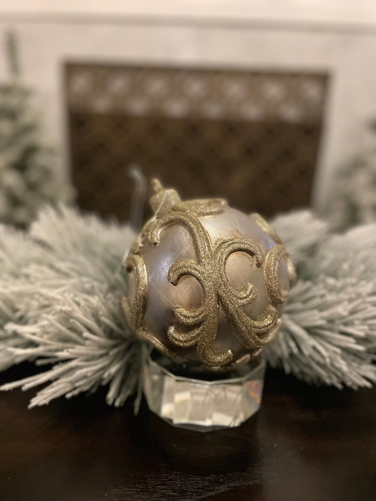 7” Vp. Ball embossed champagne with glitter.