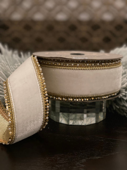 2.5” x 10 yds. Velvet petite jewel edge winter white ribbon. Wired.