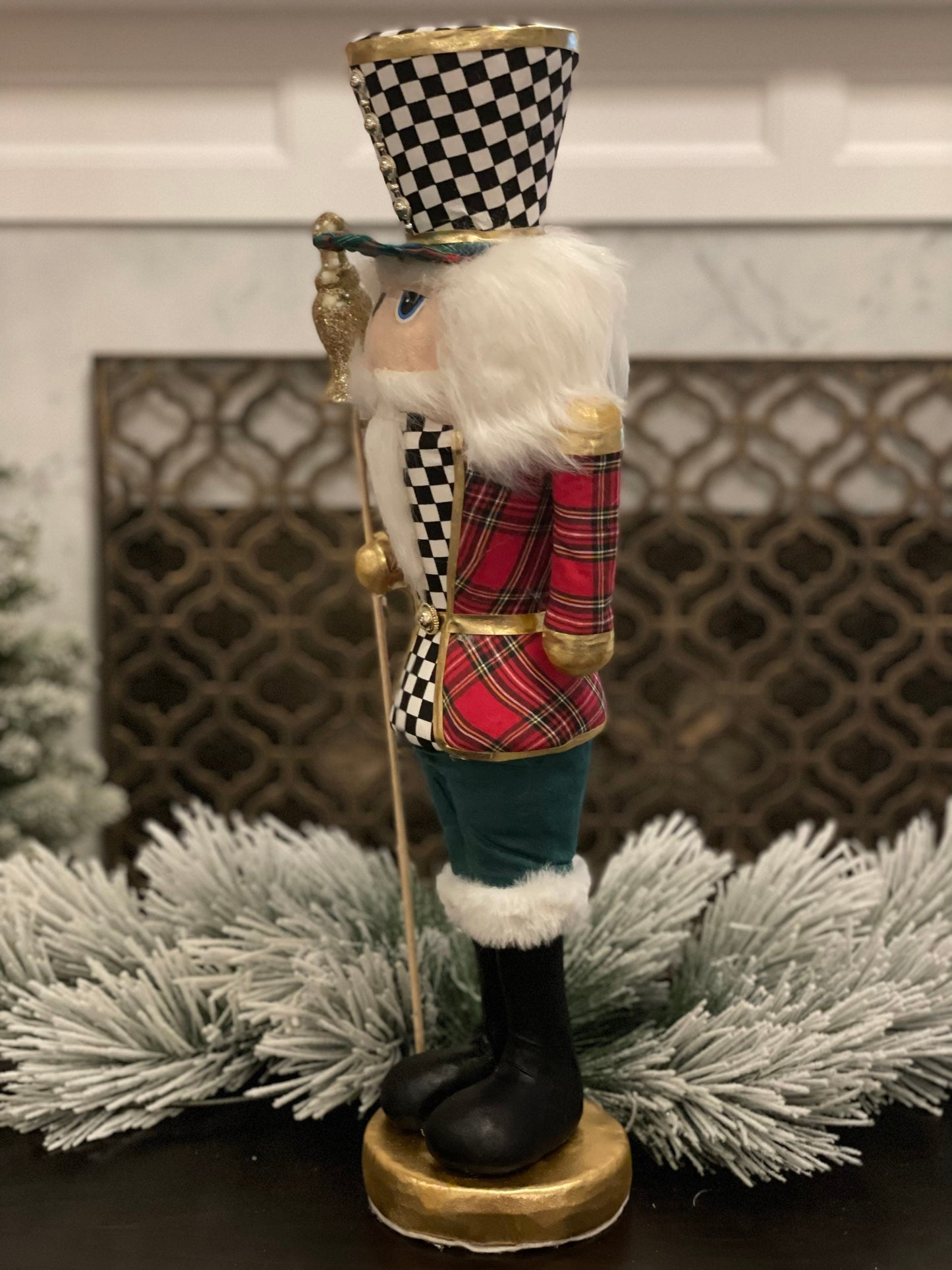 24"x7" Nutcracker plaid.