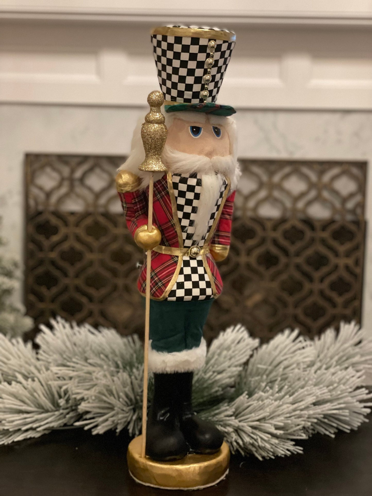 24"x7" Nutcracker plaid.