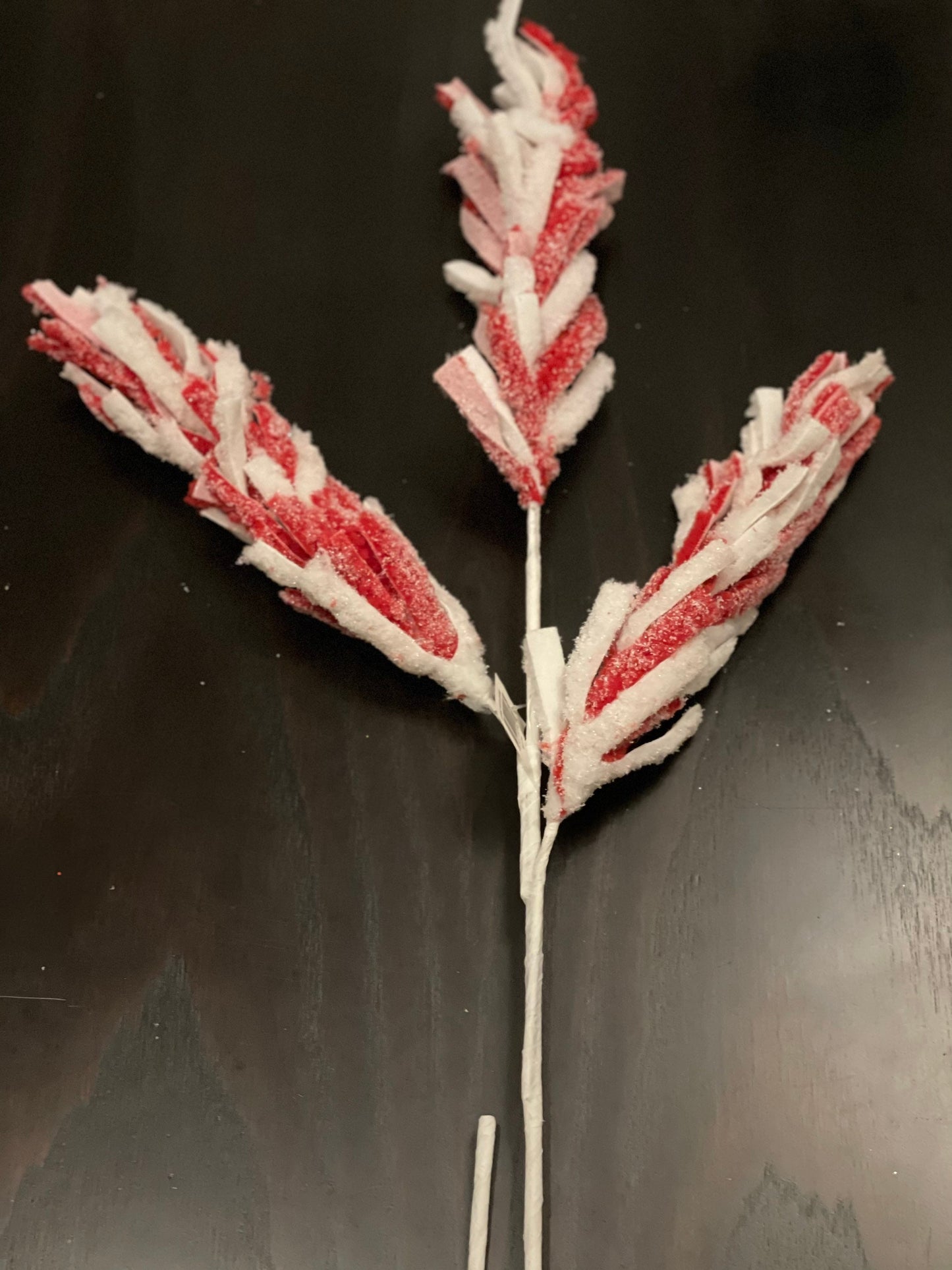 30" Frosted loop spray. Red and white.
