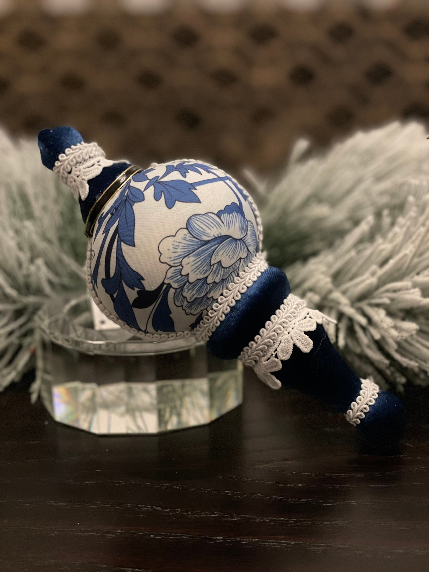 9” Finial blue and white