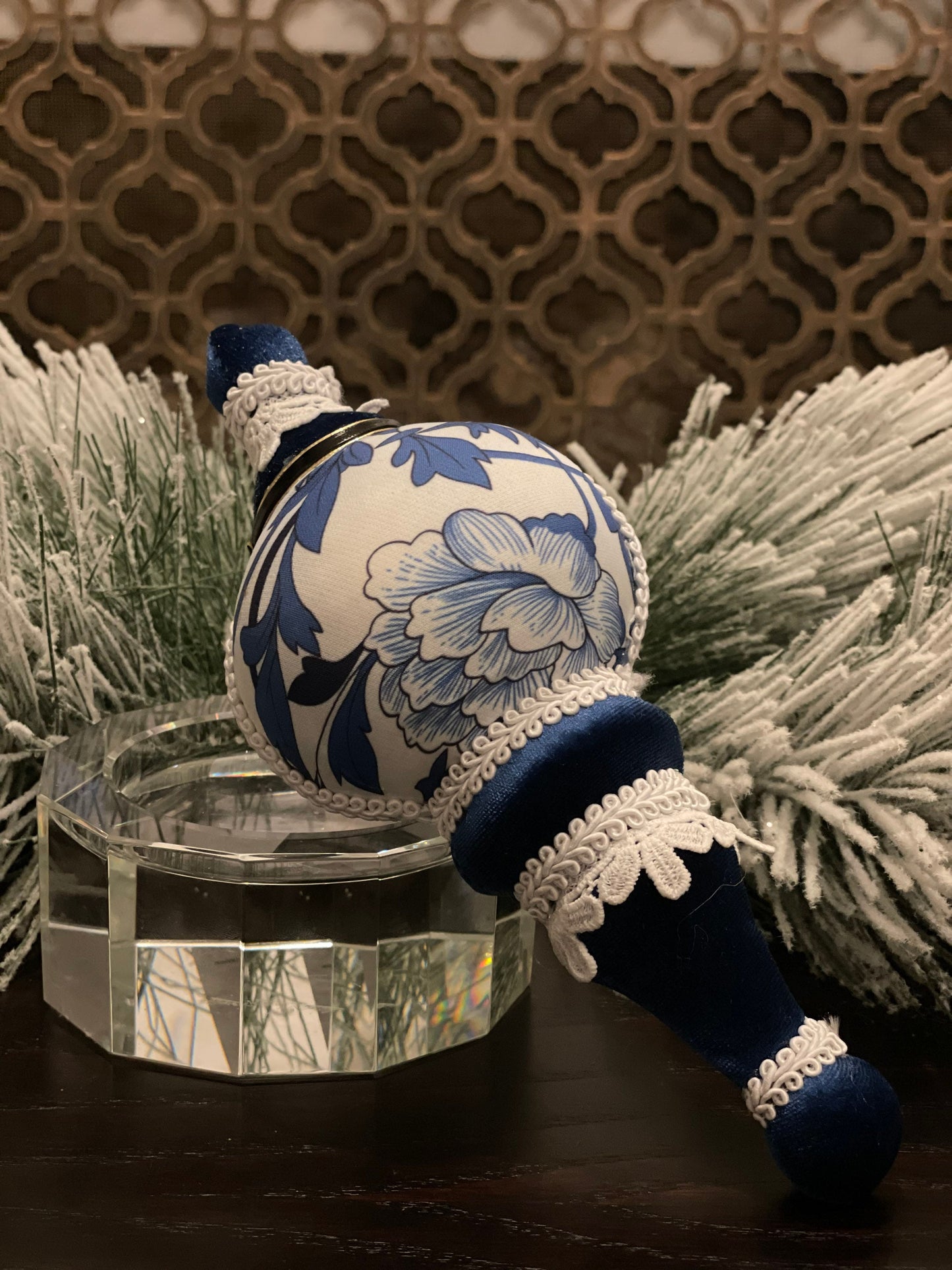 9” Finial blue and white