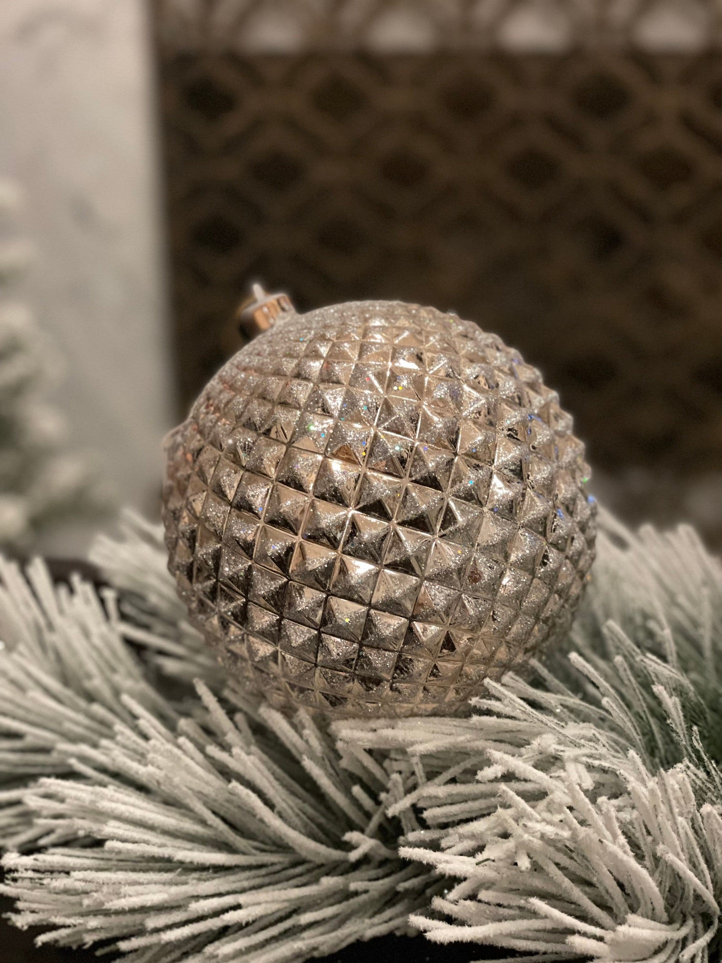 Ball 170mm durian sand gold and silver. Plastic.