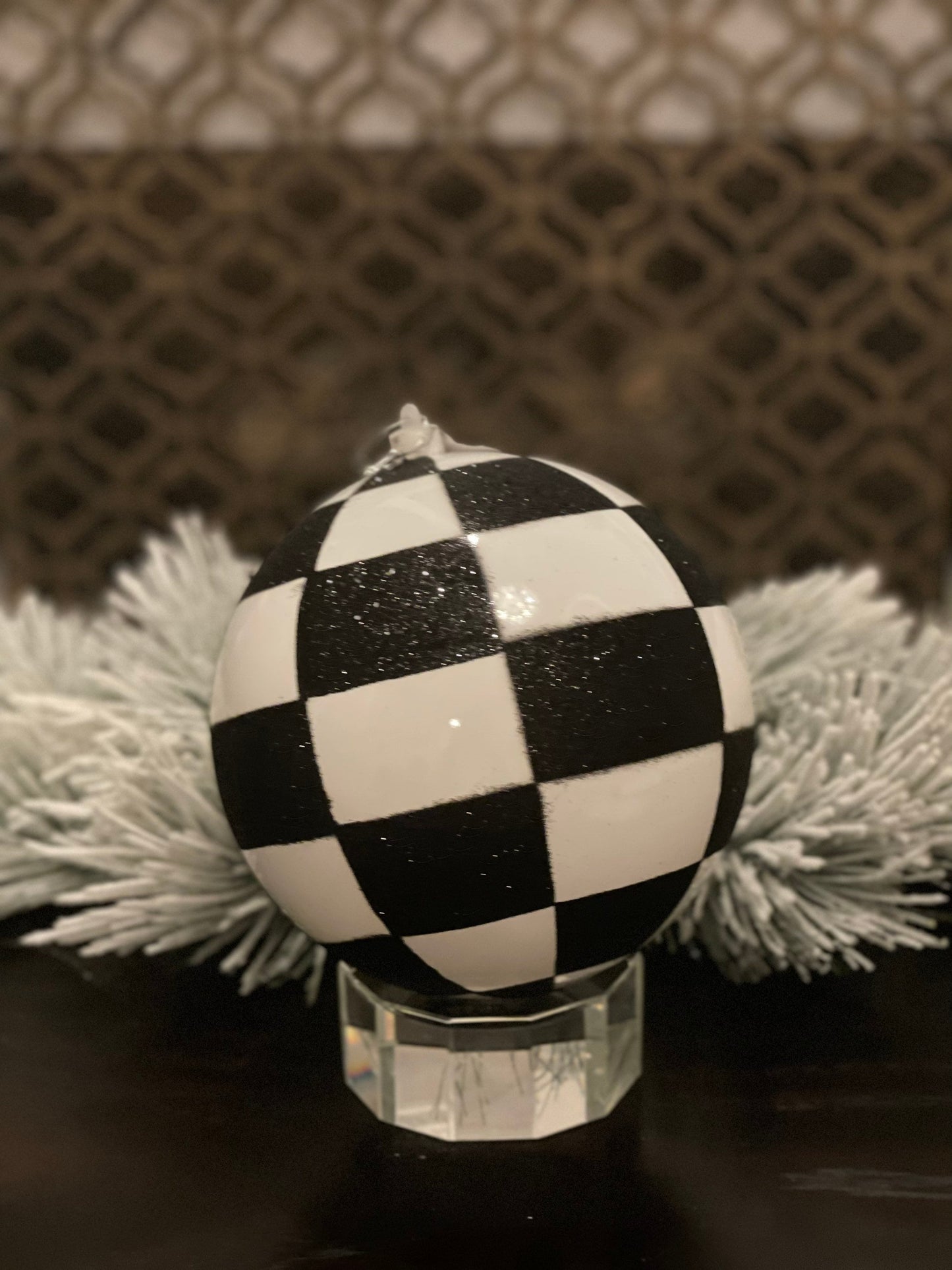 Ball 200mm checkered black/white