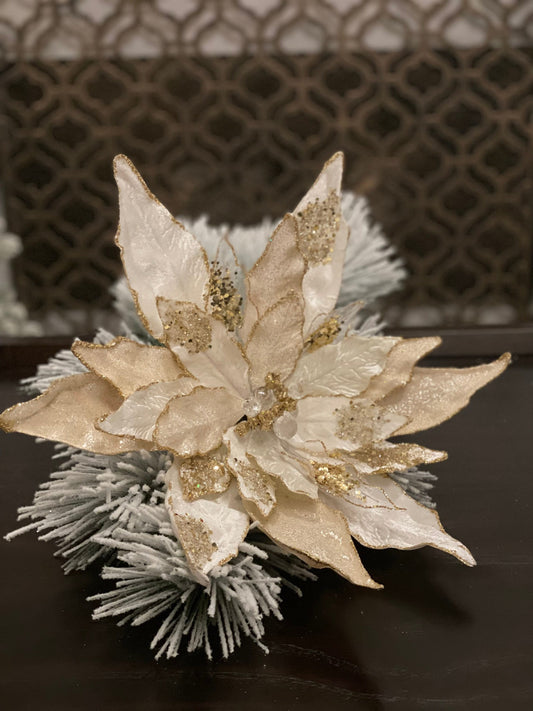 XXL Clip Poinsettia beaded light ivory and gold. 17” tip to tip.