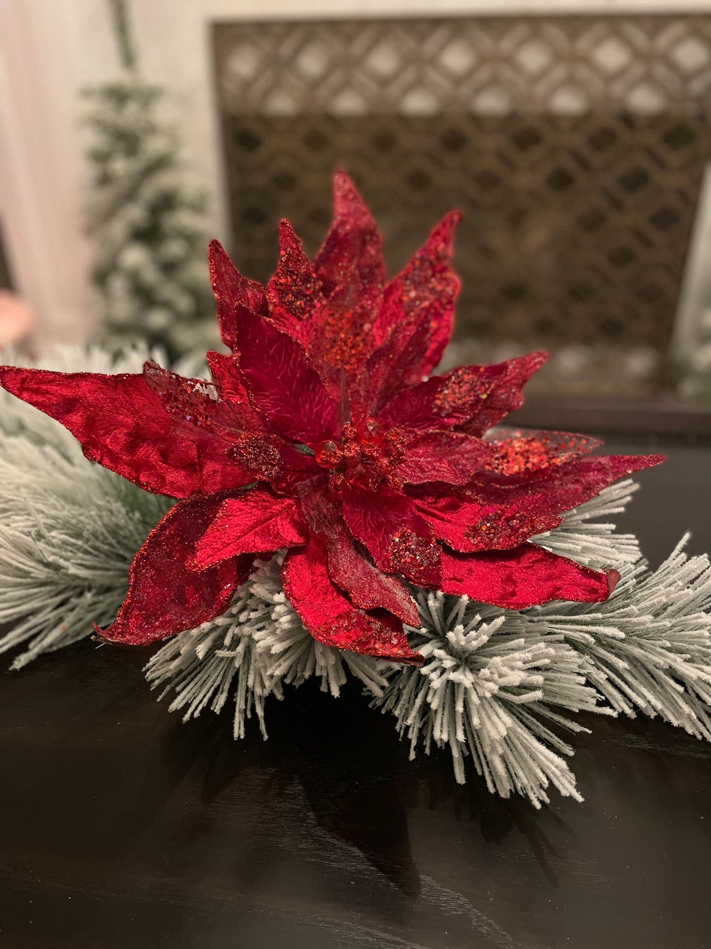 XXL Clip Poinsettia beaded red. 17” tip to tip.
