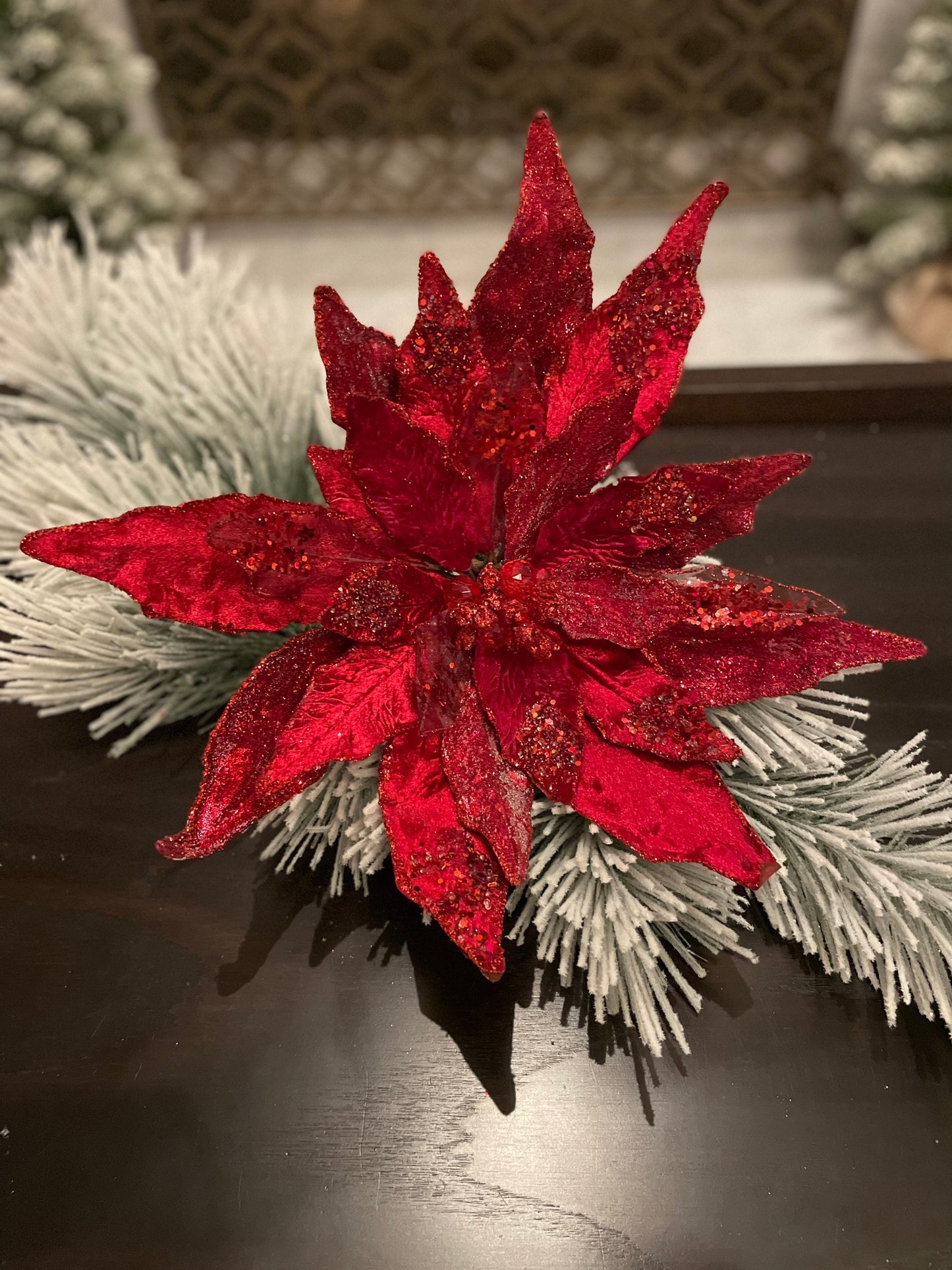 XXL Clip Poinsettia beaded red. 17” tip to tip.