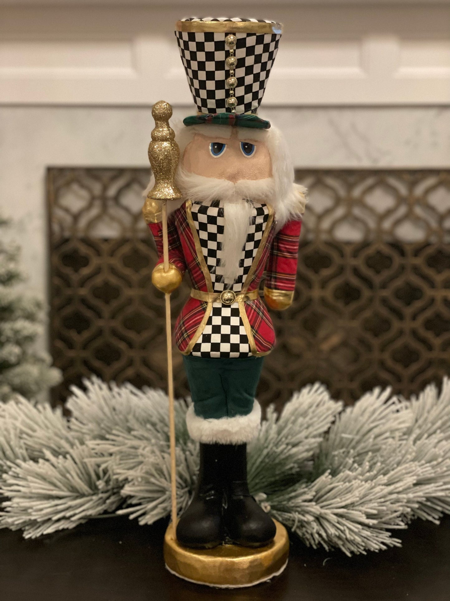 24"x7" Nutcracker plaid.