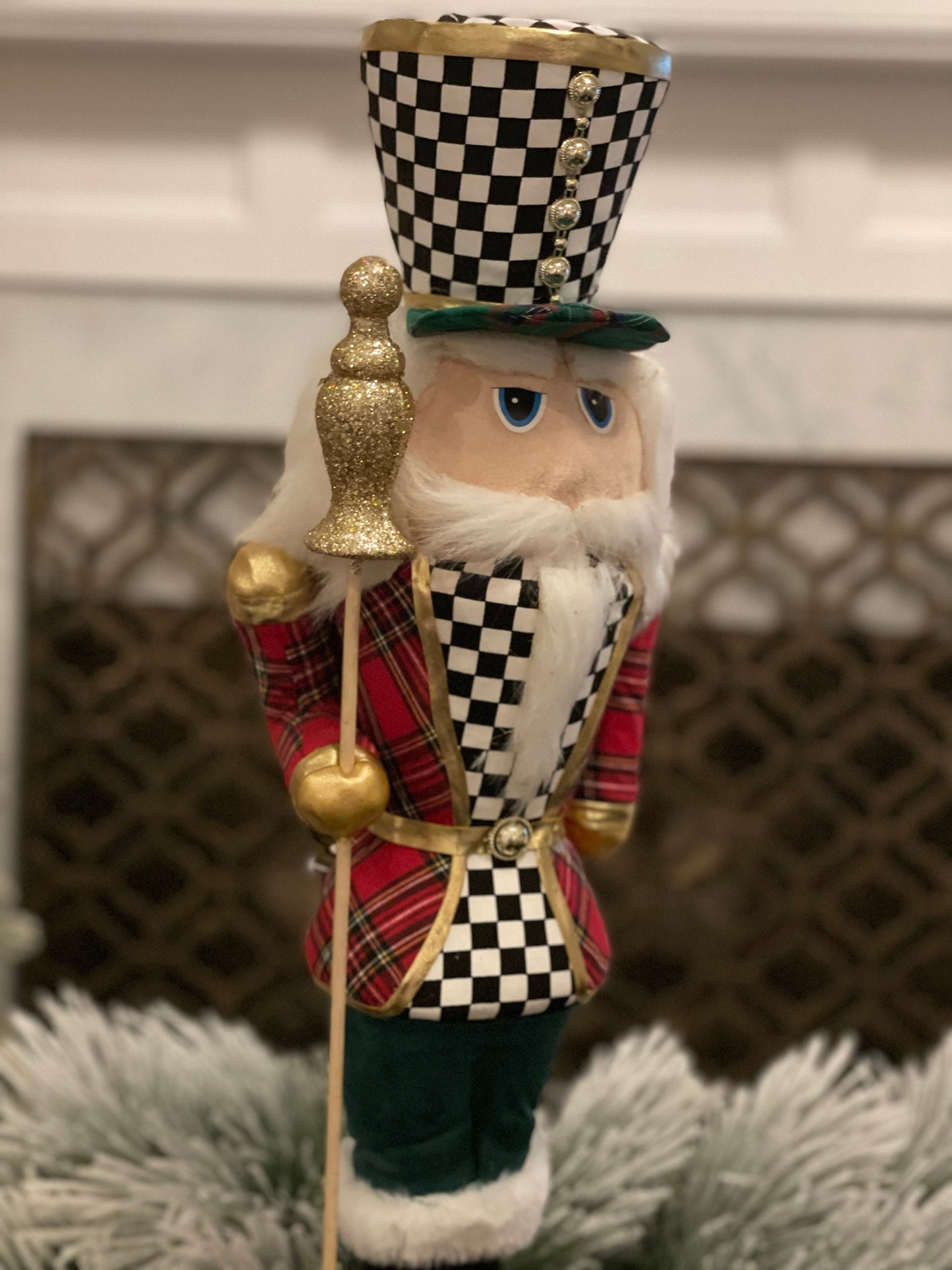24"x7" Nutcracker plaid.