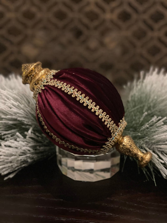 10.5” Velvet and lace finial ornament burgundy.
