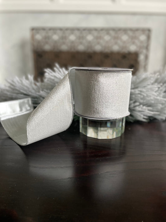 4” x 10 yds. White velvet and metallic silver back ribbon. Wired. Regency.