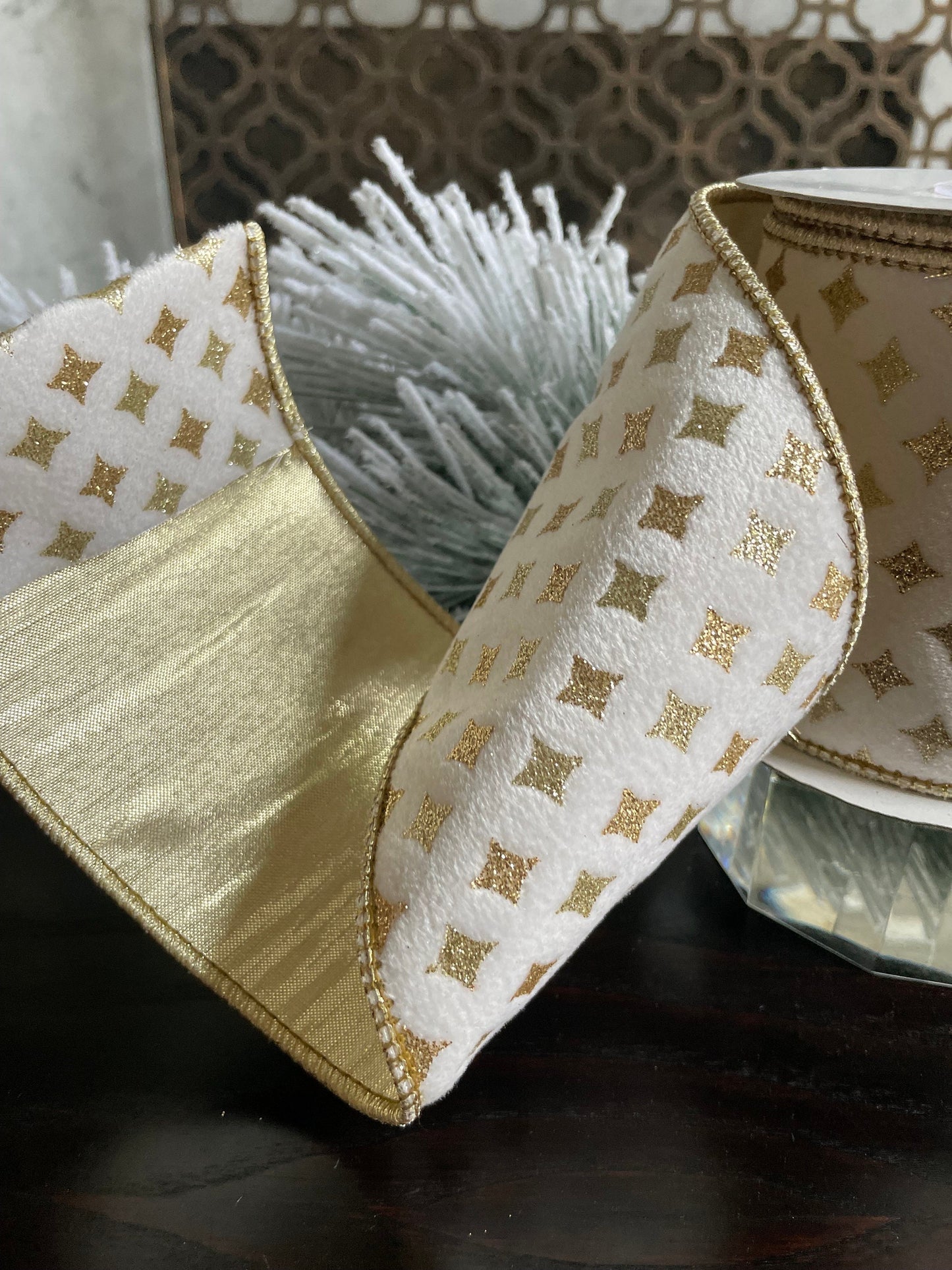 4” x 5 yds. Designer white and gold kismet glitter print velvet ribbon. Wired. Regency.